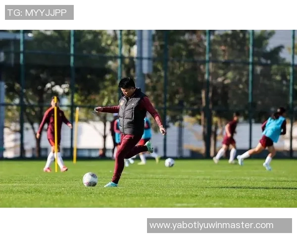 U16女足精英训练营深圳开营马晓旭娄佳惠加盟教练团队助力年轻球员成长